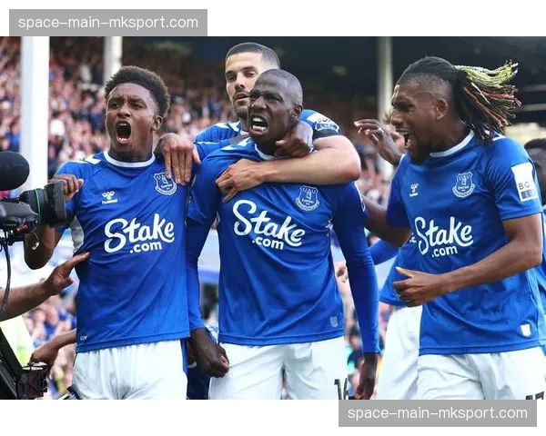 保级大战六分战：埃弗顿绝杀诺丁汉森林，逃离降级区