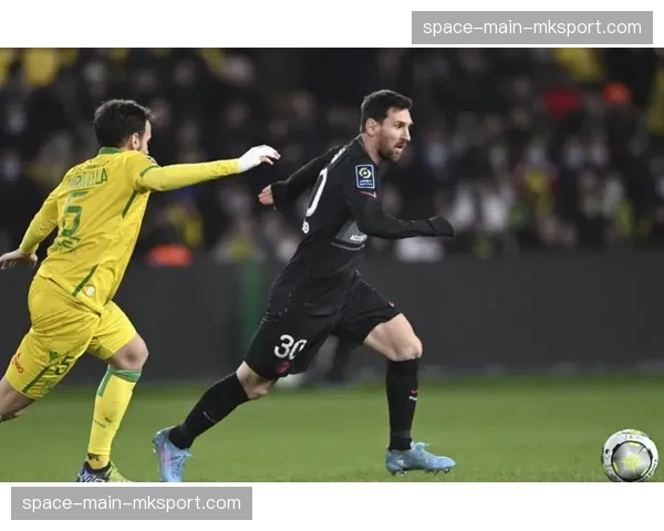 特写：南特门将拉冯单场奉献九次扑救，虽败犹荣获评全场最佳